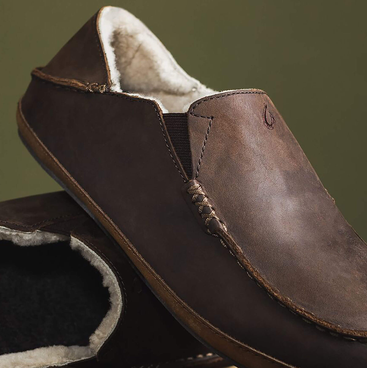 OluKai Moloā Men's Nubuck Leather Slippers - Men