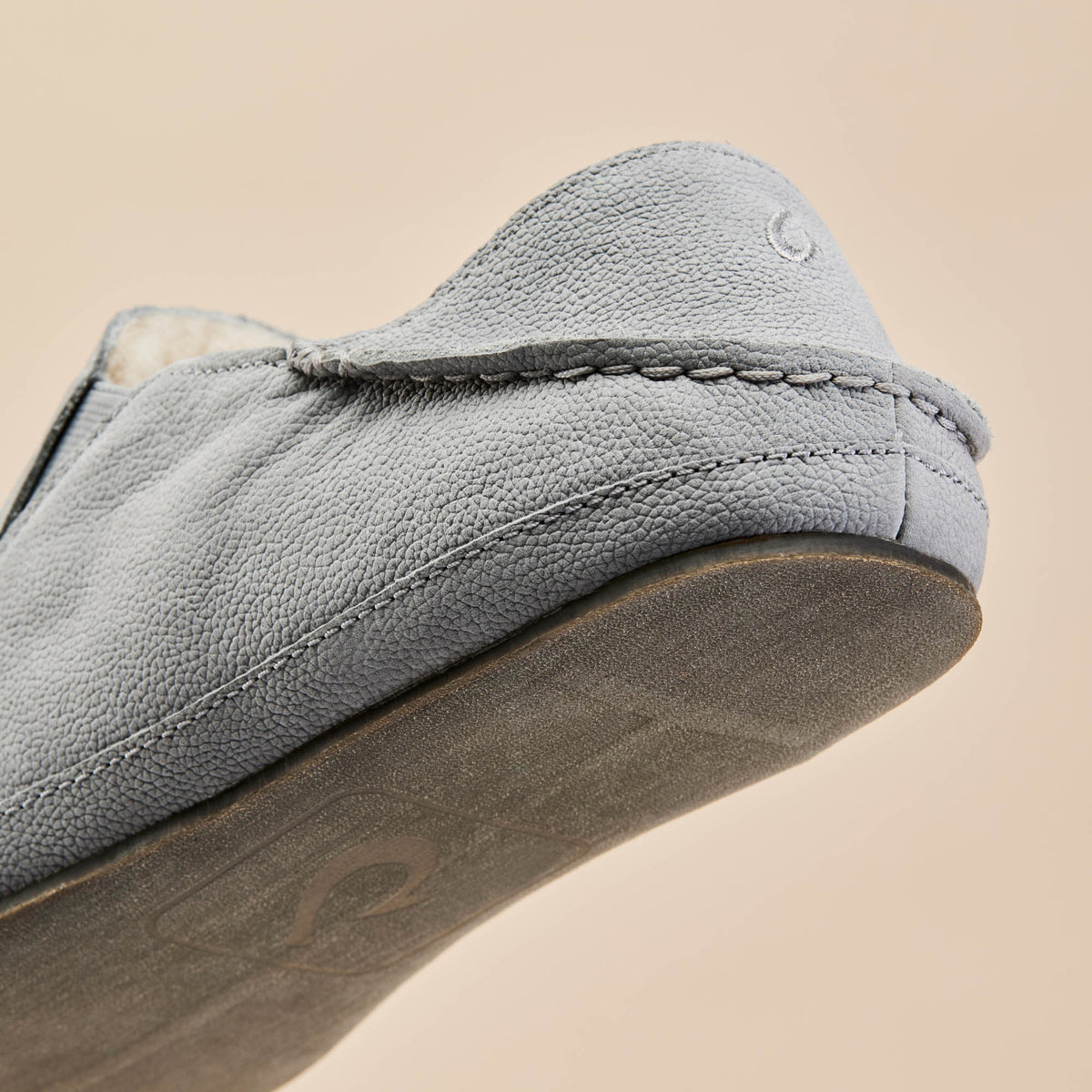 OluKai Moloā Men's Leather Slippers - Men