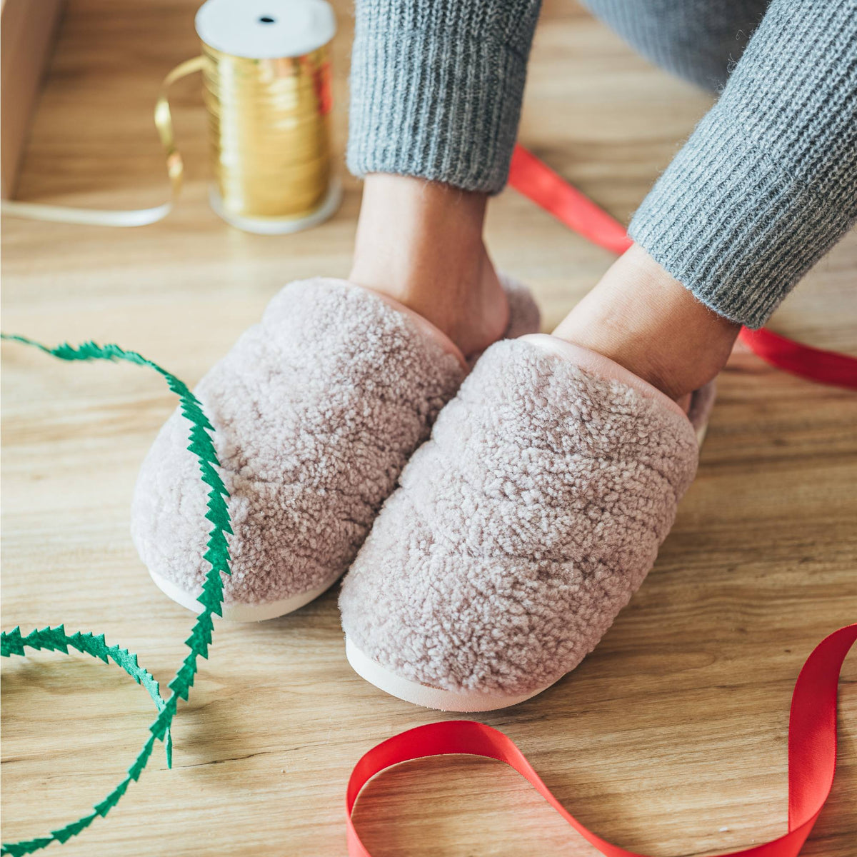 OluKai Pūpū Mua Women’s Shearling Mule Slipper - Women