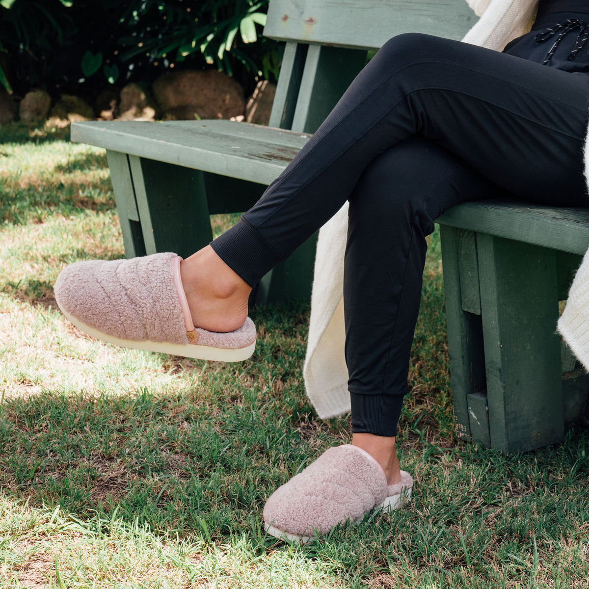 OluKai Pūpū Mua Women’s Shearling Mule Slipper - Women