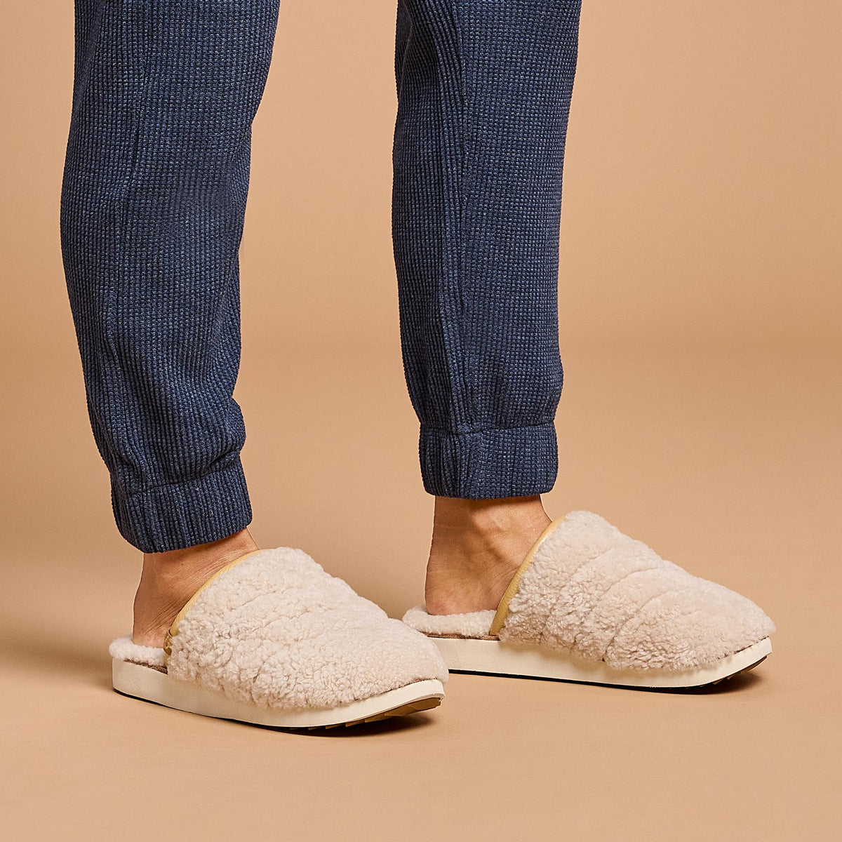 OluKai Pūpū Mua Women’s Shearling Mule Slipper - Women