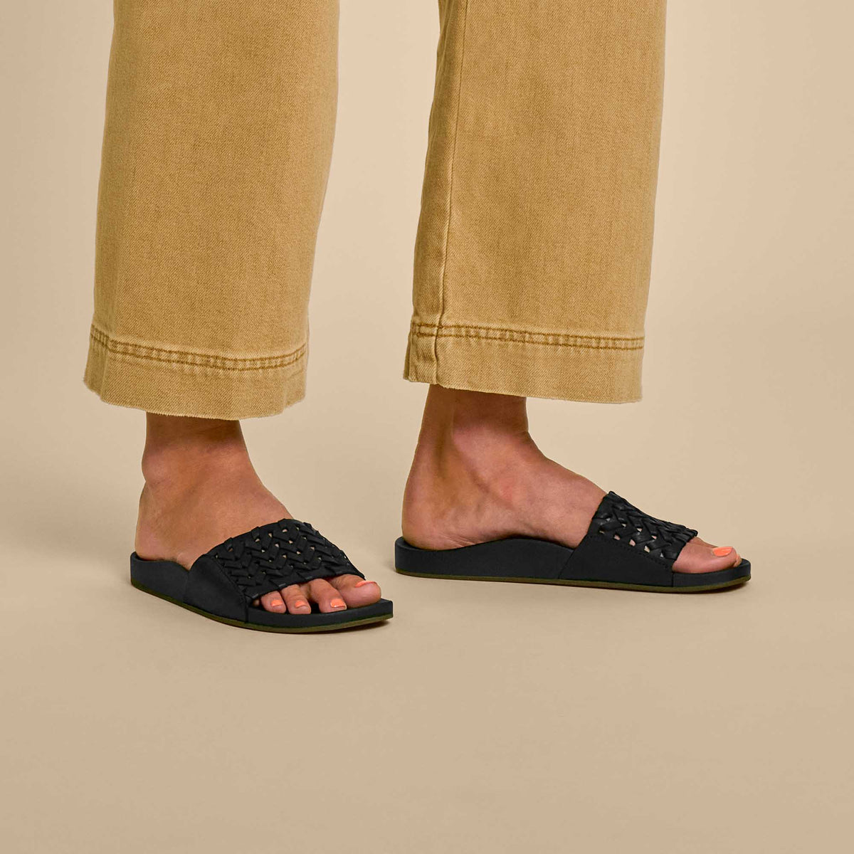 OluKai Kāmola Women’s Leather Slide Sandals - Women