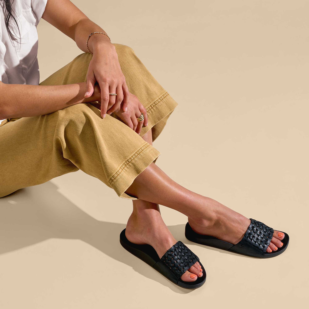 OluKai Kāmola Women’s Leather Slide Sandals - Women